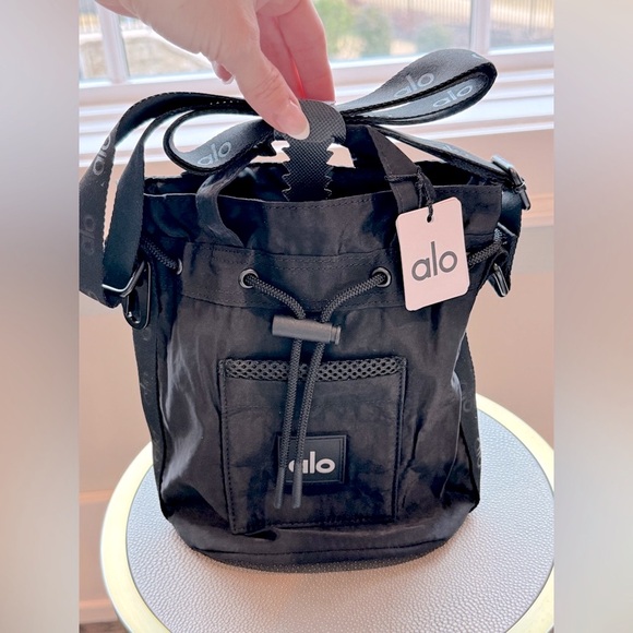 NWT 😮‍💨 ALO Cross Body Bucket Bag in Black - Picture 2 of 13